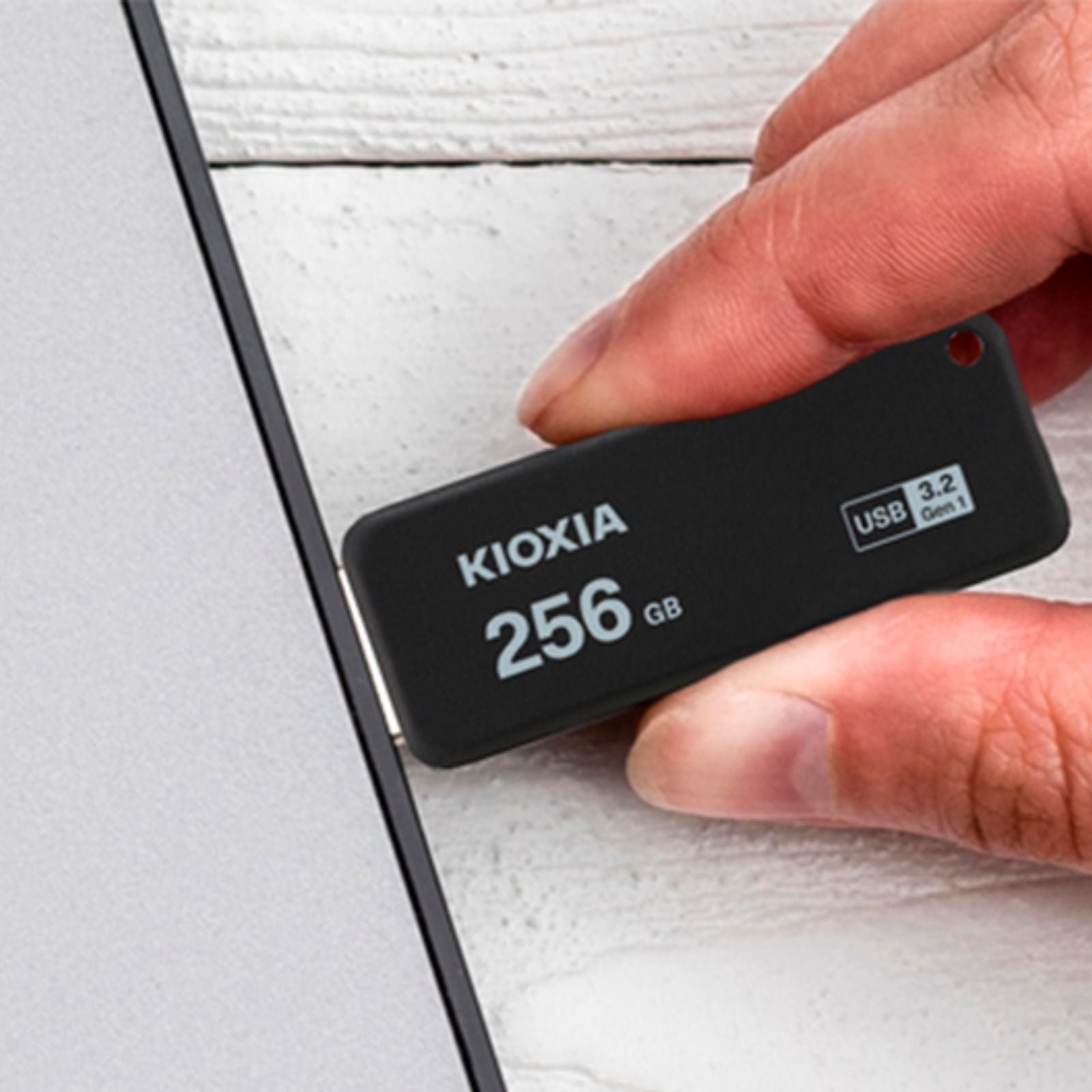 ToshibaCleUsbTransMemoryU36564Go-Noir-usb3_4 Toshiba TransMemory U365 - 64 Go